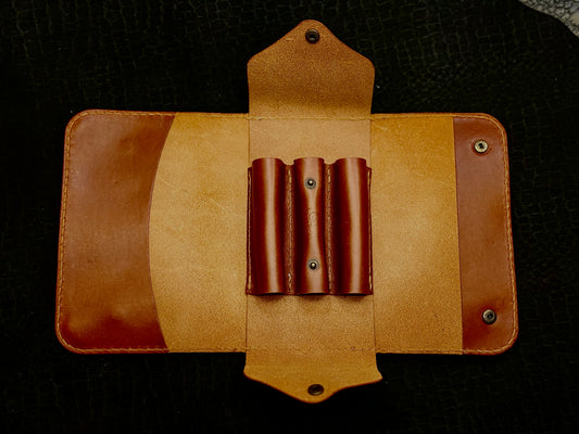 Handgefertigtes und genähtes Lederetui für 3 Zigarren