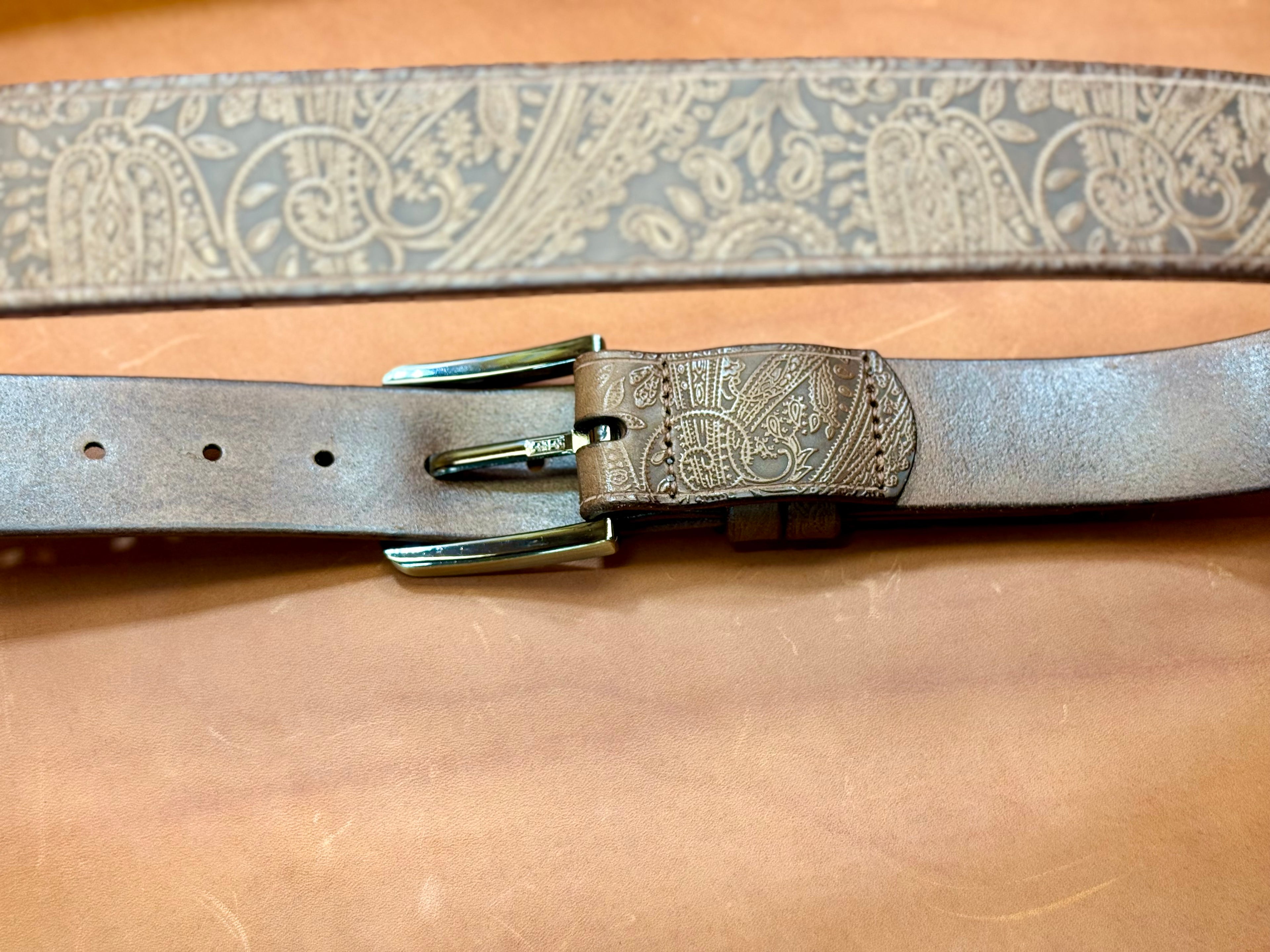 Hand-stitched Xyrian Limited Women's Leather Belt
